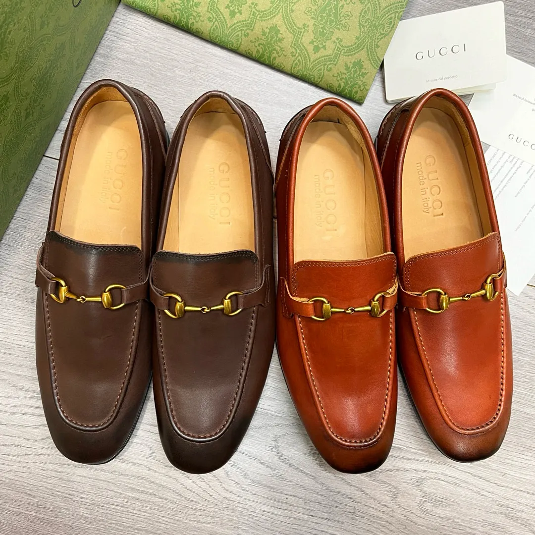 Ex-factory price: 480💰-(Gucci) men’s loafers! Genuine molded horsebit, a classic must-have for your shoe cabinet! The feet are particularly delicate! This Gucci original version is a set last, and we are consistent with the counter! Therefore, it is more comfortable in terms of last shape and comfort! Take it to the counter and compare at will! Good shoes are more than just what they make! But grasp the essence from the inside out! Material: Imported first-layer cowhide! Genuine leather outsole imported from Italy, size: 39-44 (38/45 customized, non-refundable)